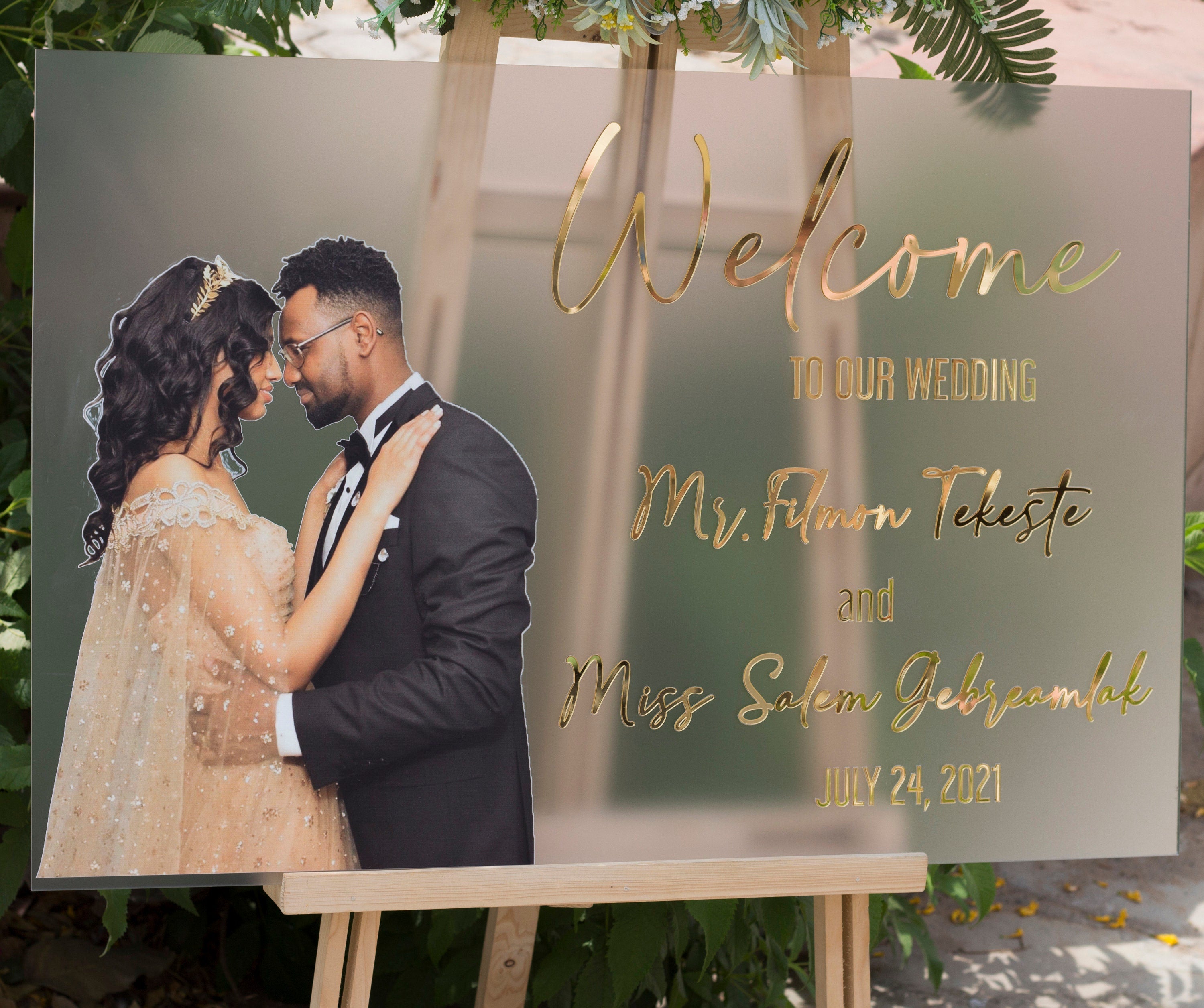 Acrylic wedding sign with picture